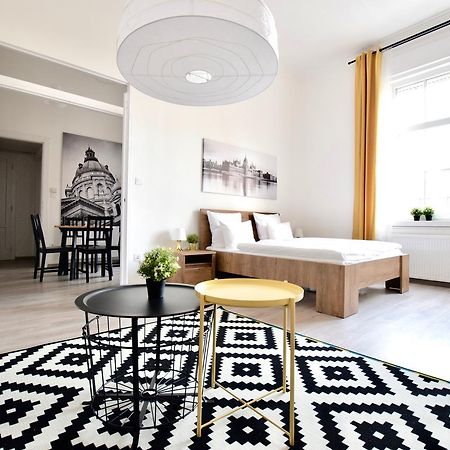 Standard Apartment By Hi5 - Bazilika Suite بودابست المظهر الخارجي الصورة