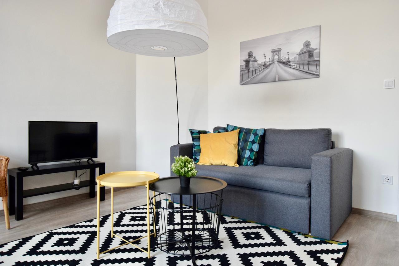 Standard Apartment By Hi5 - Bazilika Suite بودابست المظهر الخارجي الصورة