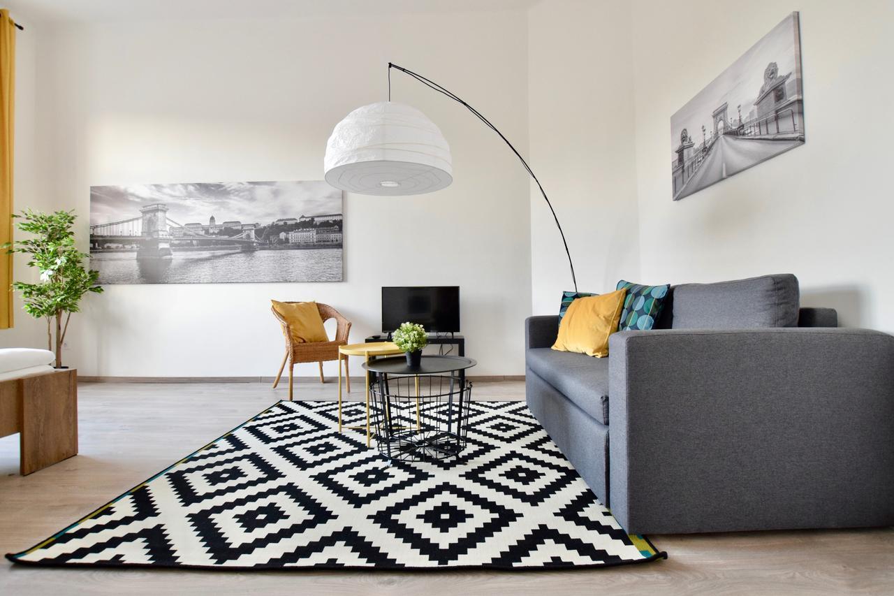 Standard Apartment By Hi5 - Bazilika Suite بودابست المظهر الخارجي الصورة
